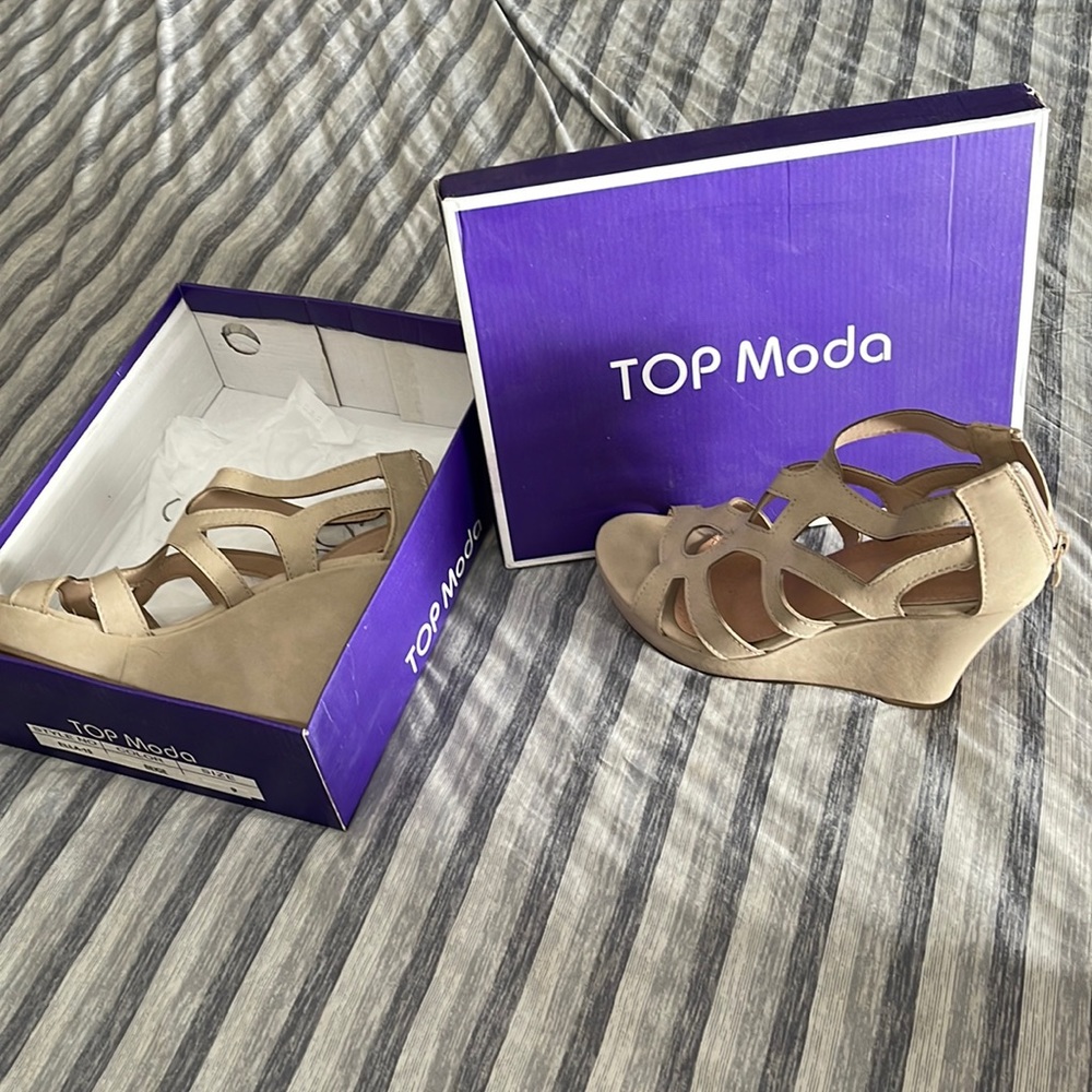 Wedge sandals size 9